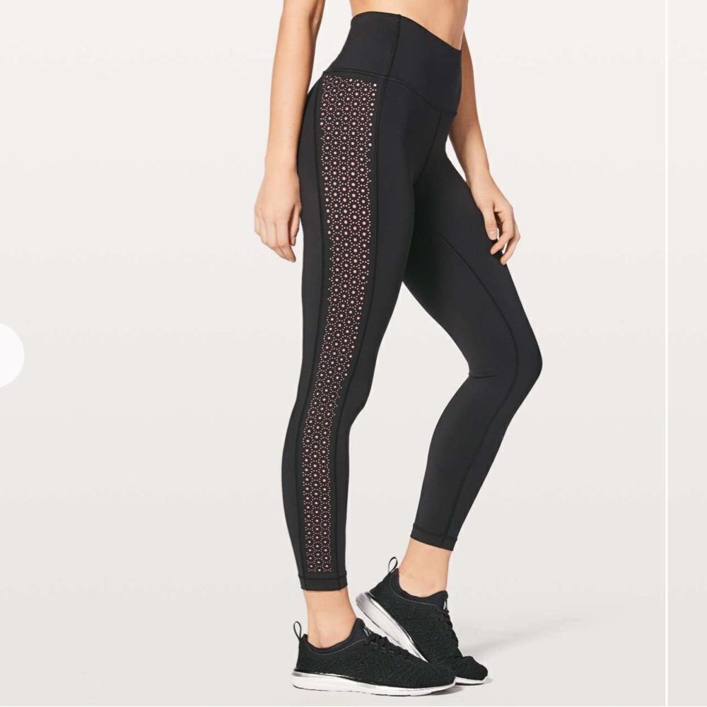 Lululemon Colour Me Quick 7/8 Tight 25"
Black / Flash Light Tone